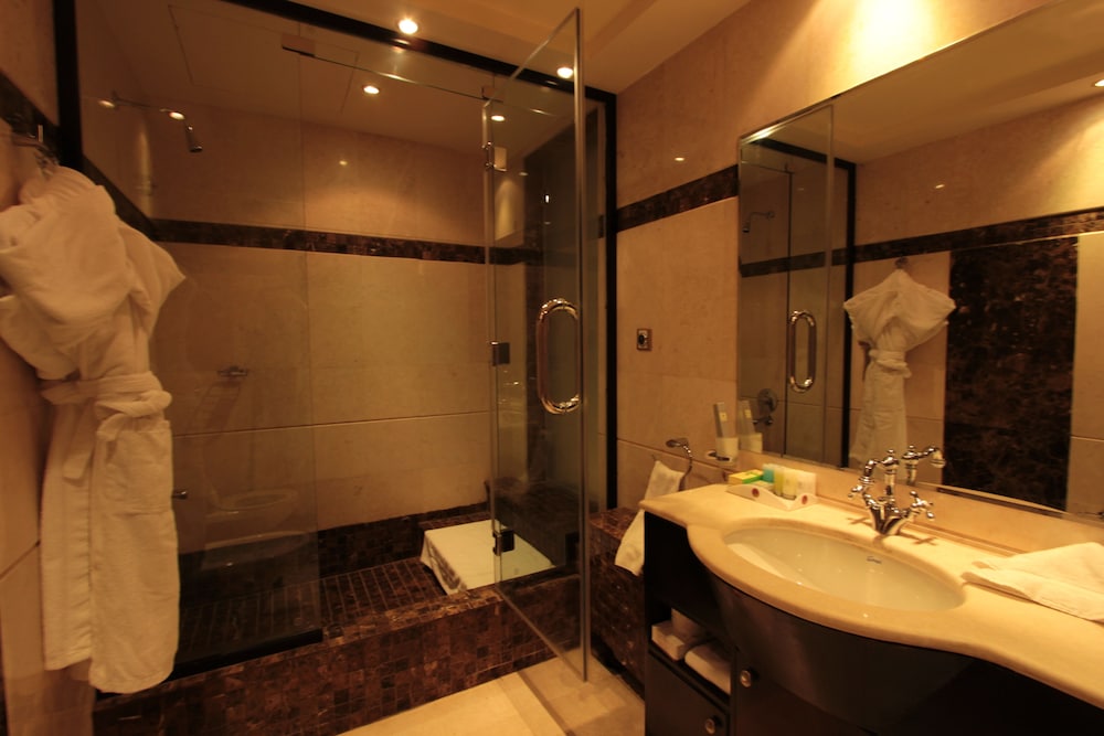 Awaliv International Hotel 17/68