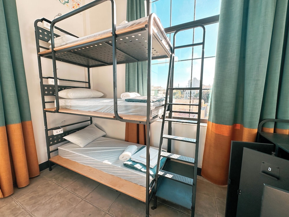 MIXED DORM, 5 BEDS