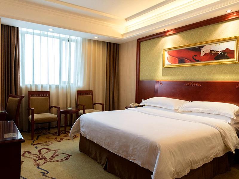 Vienna Hotel (Foshan West Railway Station Airport Branch) 12/23