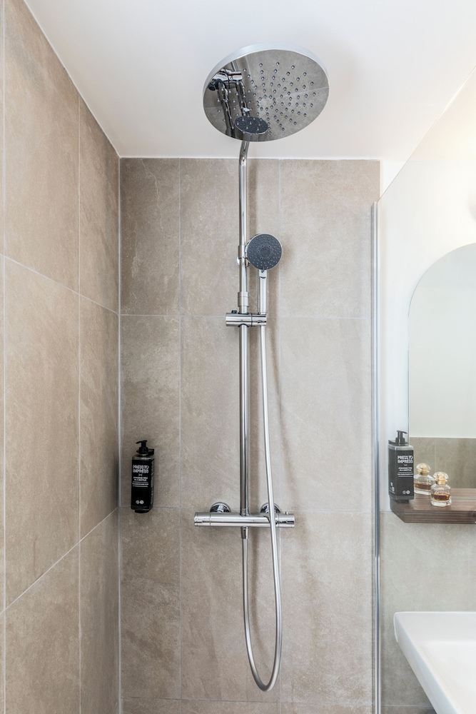 Ibis Styles Paris Jardin de la Villette 53/53