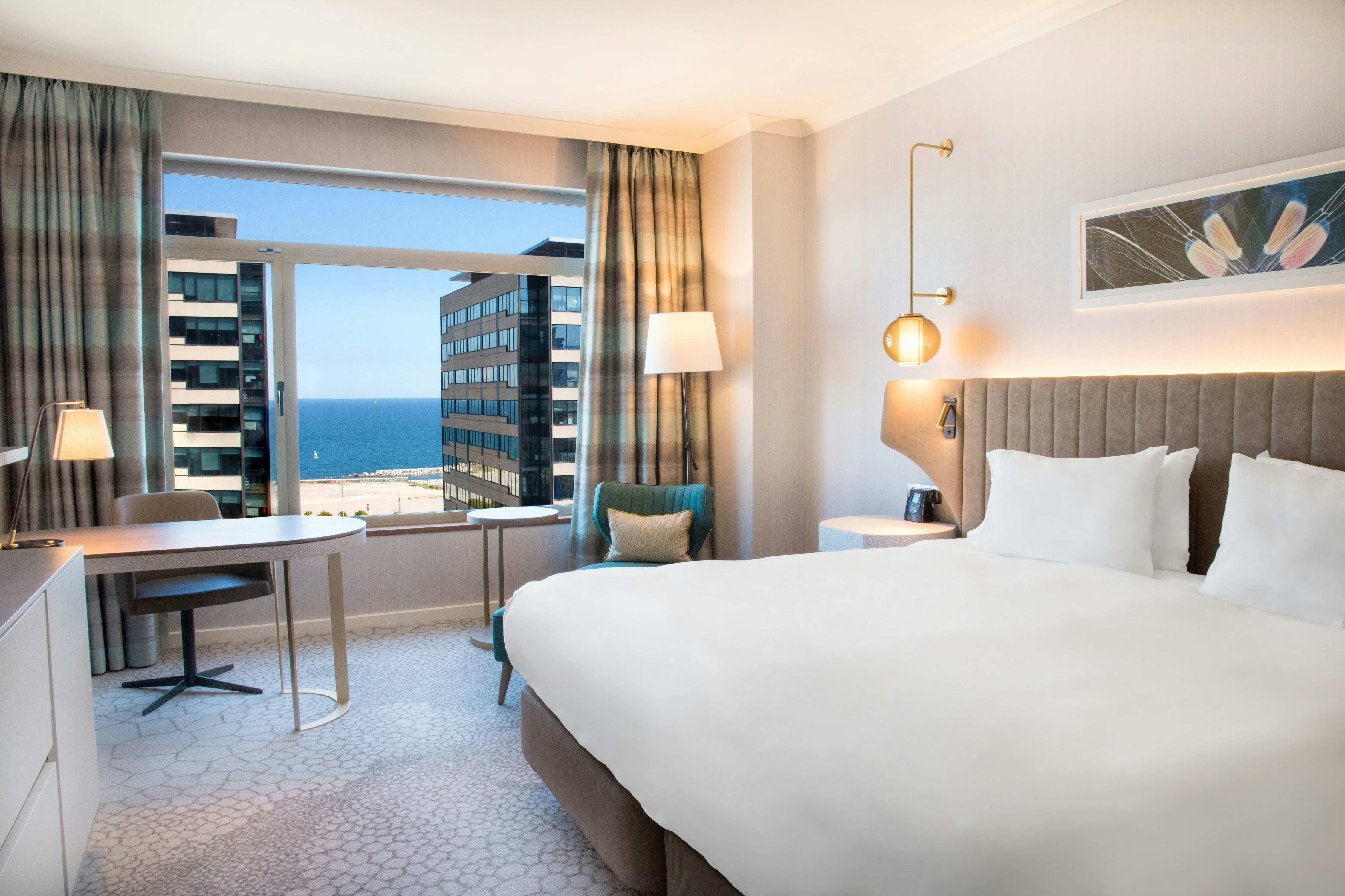 ROOM, KING BED, POOL VIEW