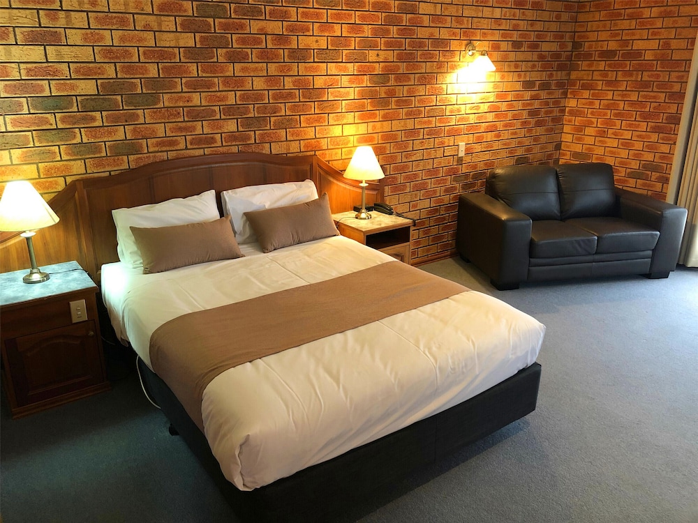 VICTORIANA MOTOR INN 12/42