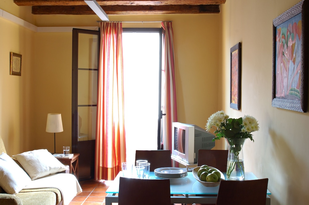 AinB Las Ramblas Guardia Apartments 12/60