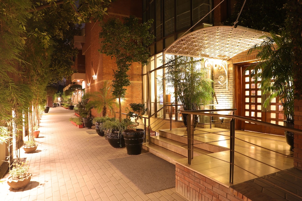 The Residency Hotel 40/43