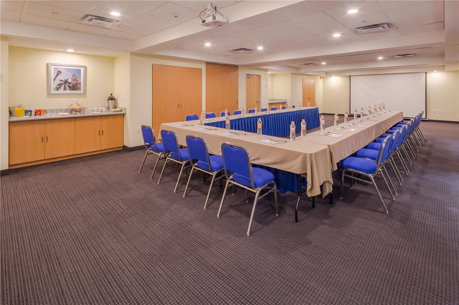 Microtel Inn & Suites by Wyndham Culiacan 48/56