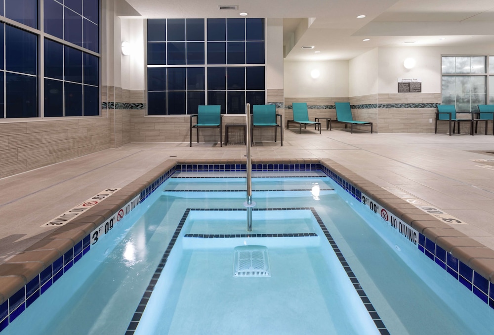 Hilton Garden Inn St. Cloud, MN 18/34