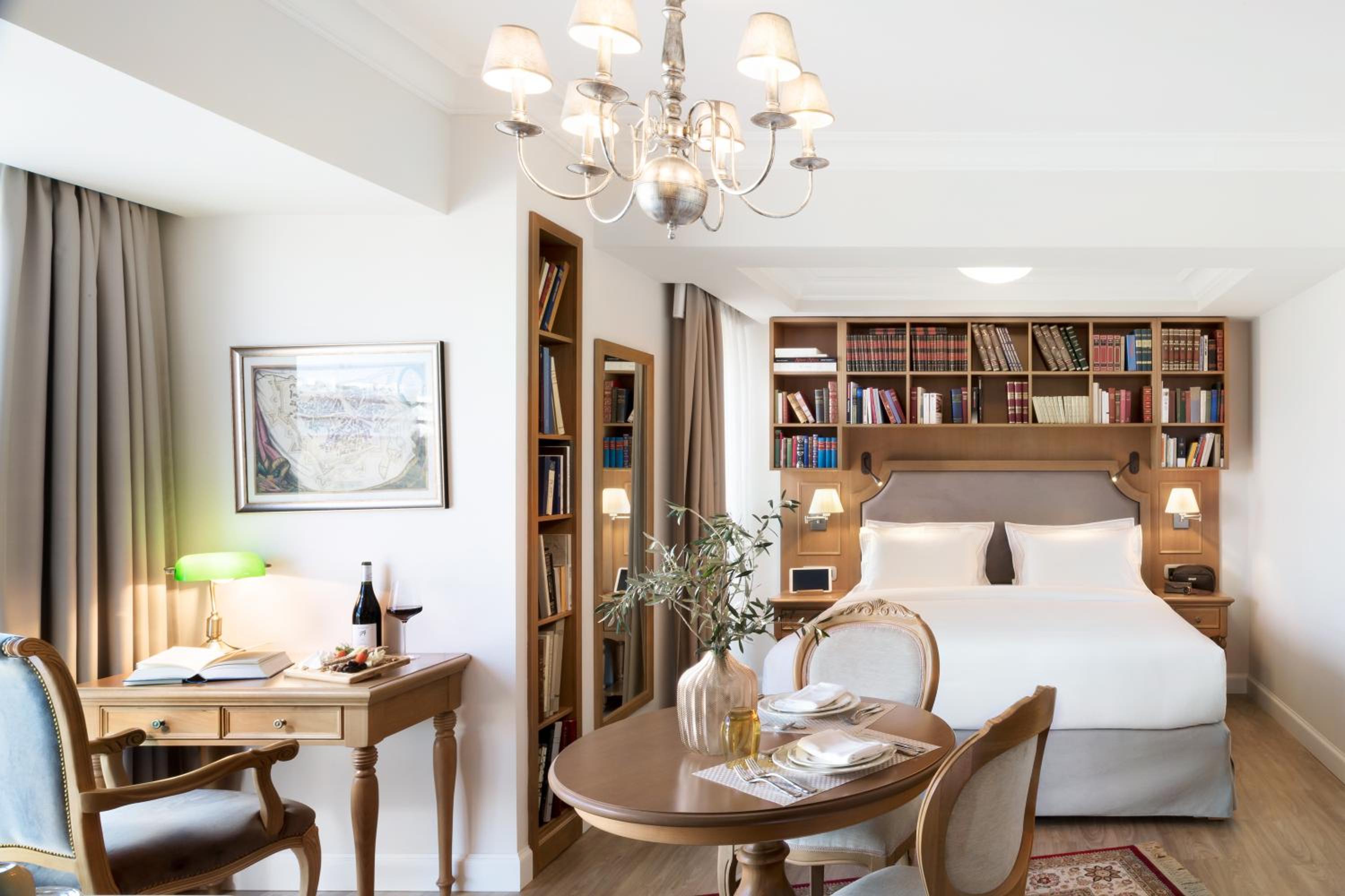 Azure, Suite, King Bed, Sea View، Metaxa Hotel, Urban Boutique Living 4/6