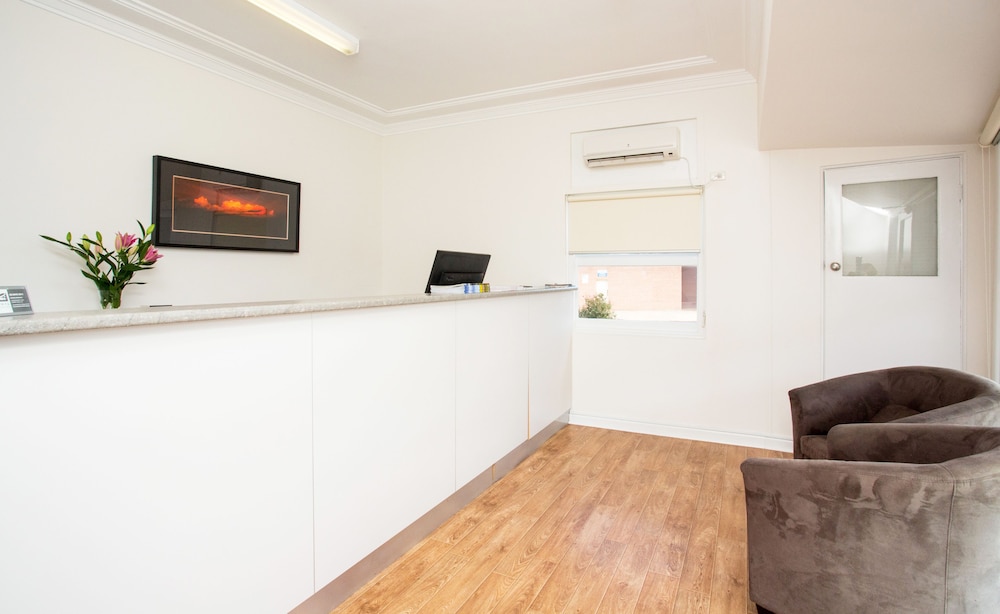 COWRA MOTOR INN 12/65