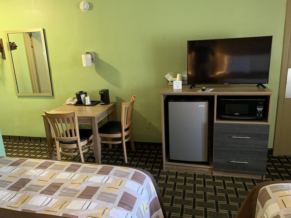 University Manor Inn 13/19