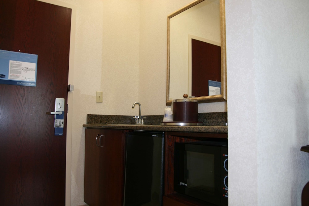 Hampton Inn & Suites Cleveland-Mentor 12/45