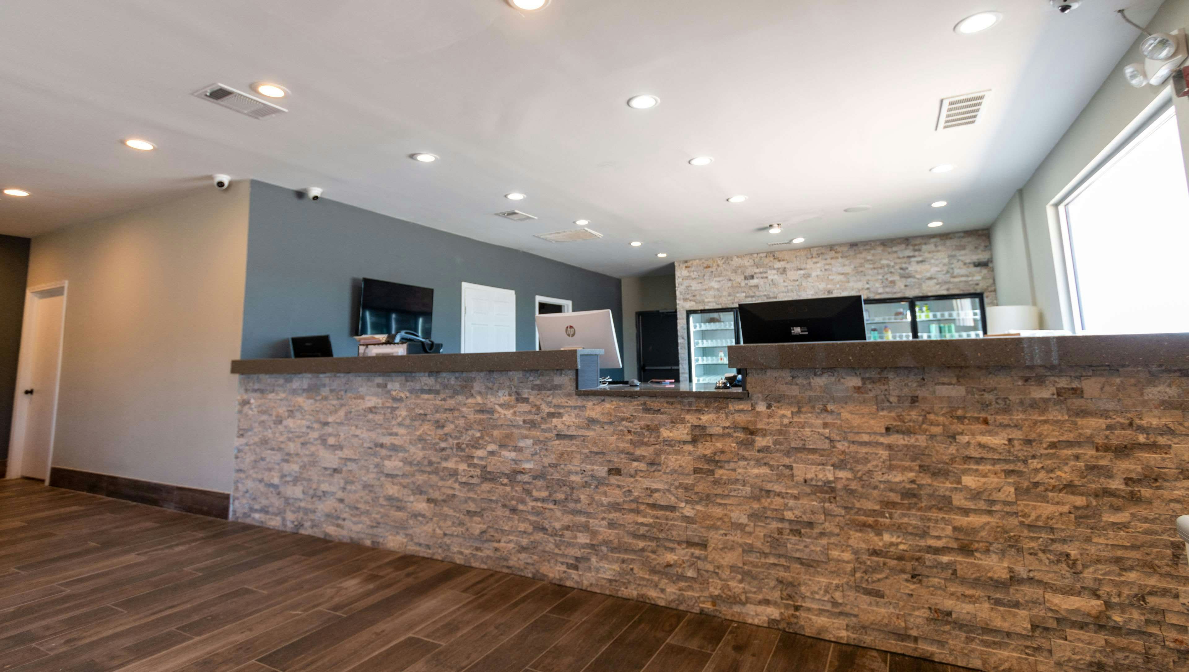 Magnuson Extended Stay and Suites Airport hotel 4/14