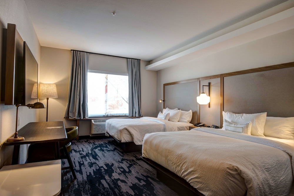 Fairfield Inn & Suites by Marriott Minneapolis North 9/36