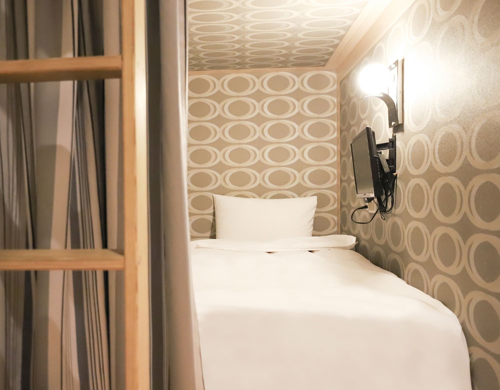 Anho Chew Hotel 50/50