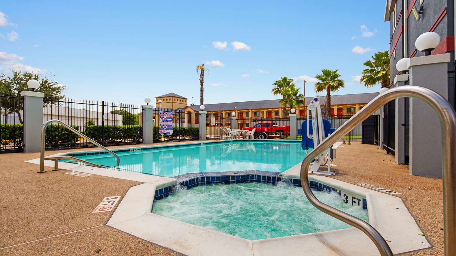 Northwest Inn & Suites 9/9