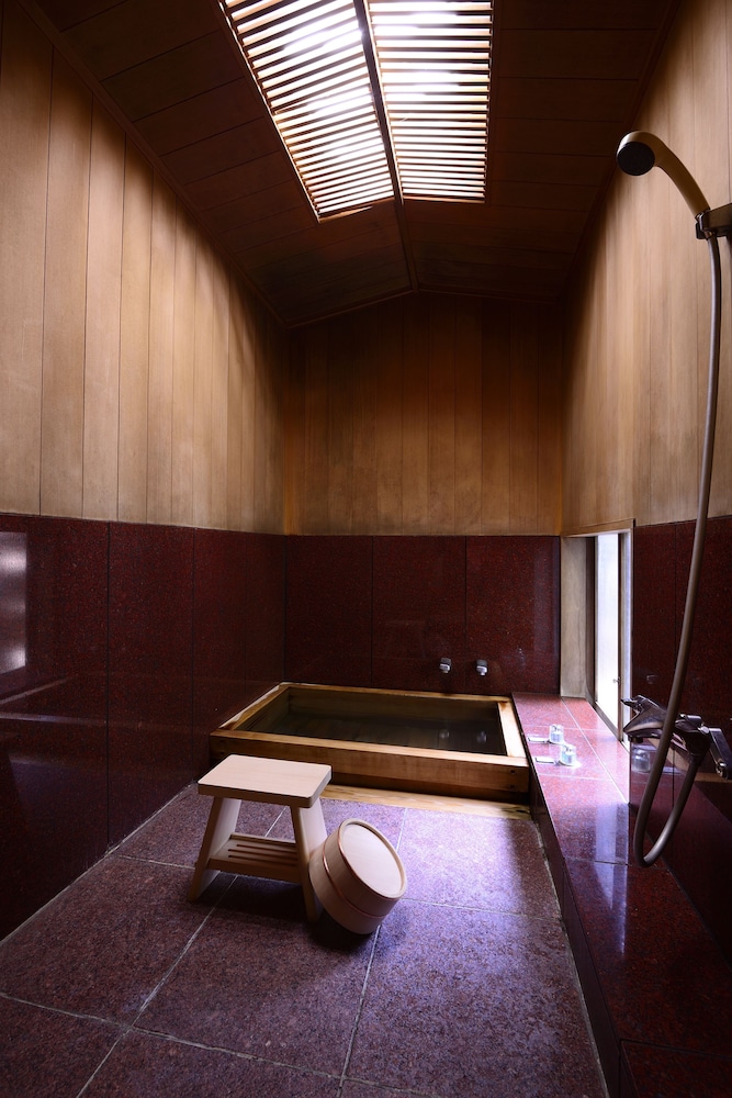 ATAMI SEKITEI 25/68