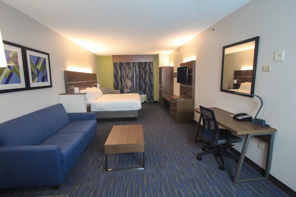 Holiday Inn Express Hotel And Suites Charleston North 36/56