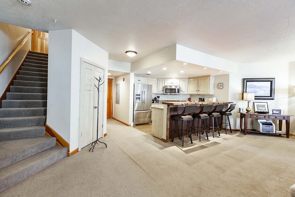The Caledonian By All Seasons Resort Lodging 8/80