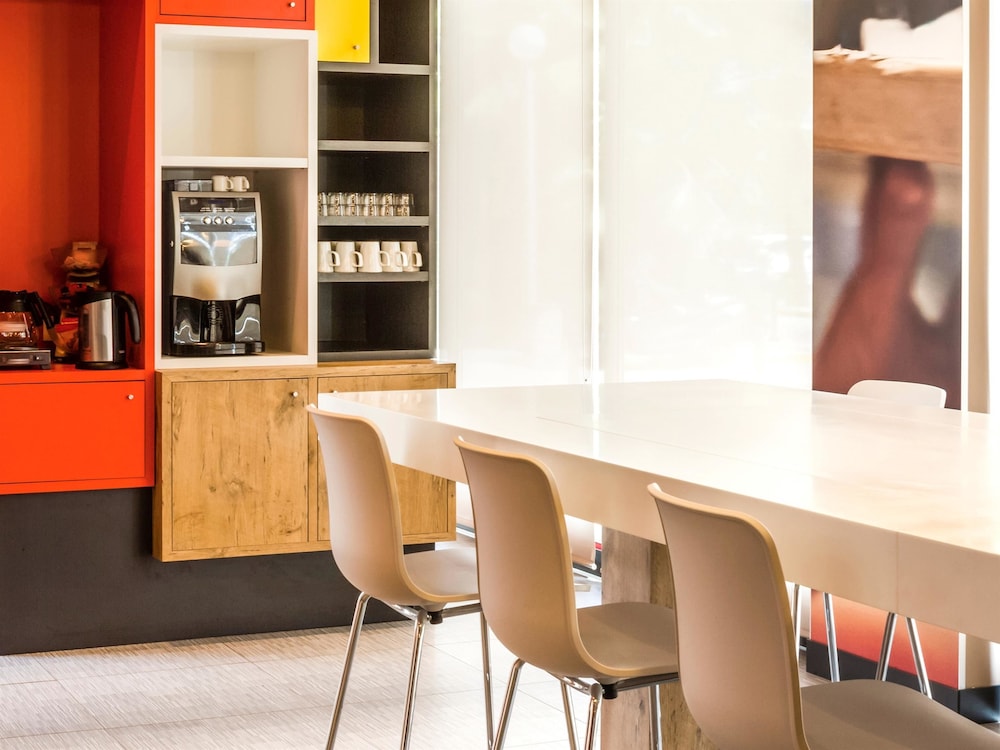 Ibis Sevilla 69/73