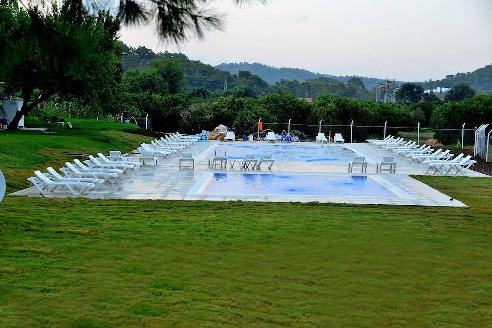 Dream Town Hotel & Restaurant 37/50