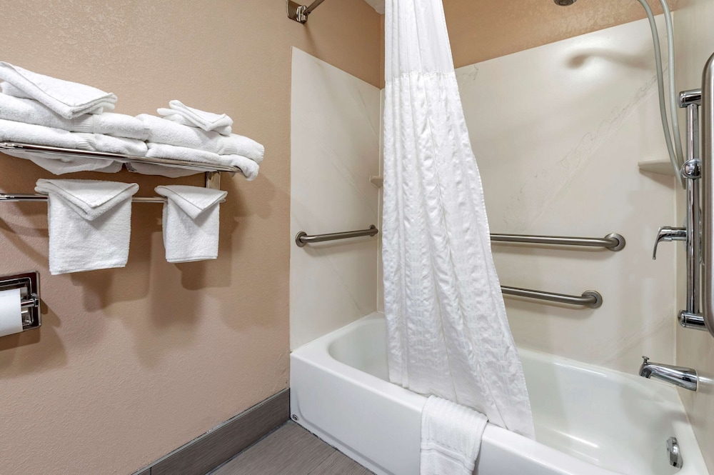 Comfort Inn and Suites Lawrenceburg, IN 40/43