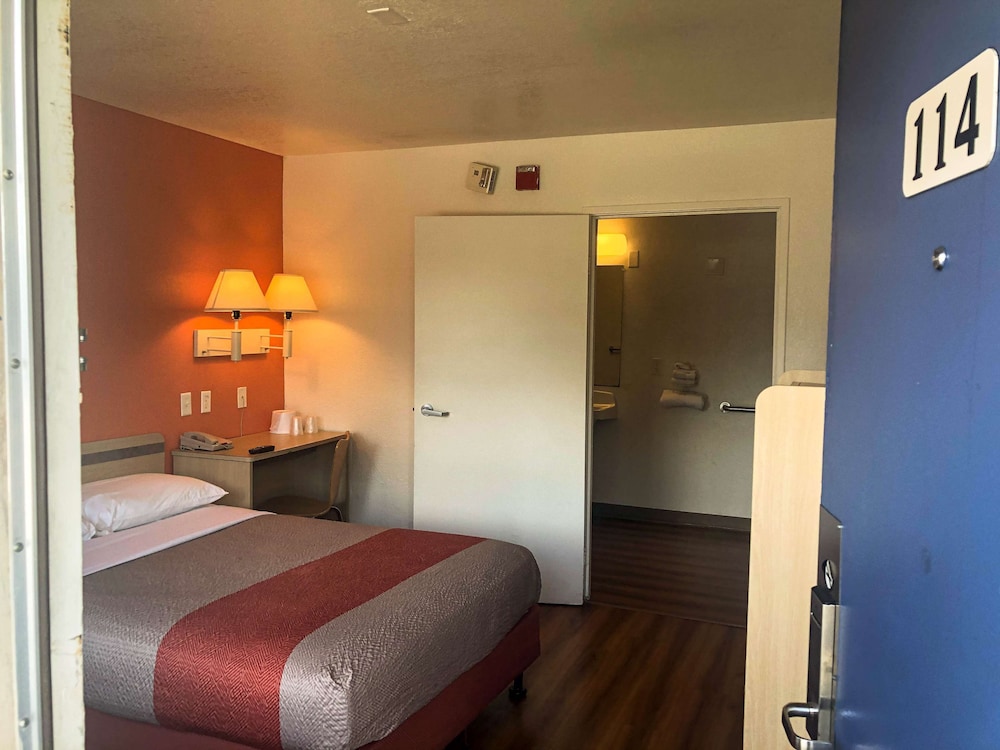 Motel6 Jacksonville, FL - Orange Park 34/60