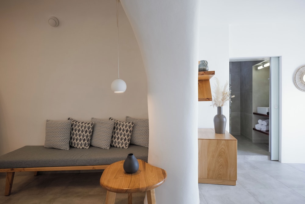 Valery Suites 33/54