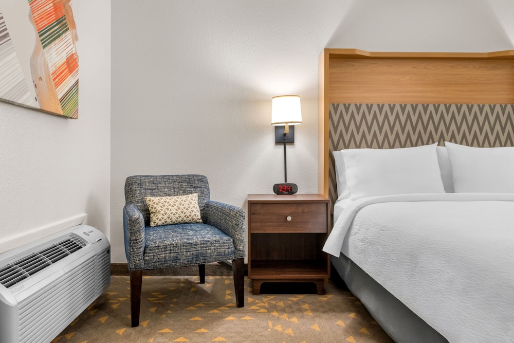 Standard, Queen Bed
