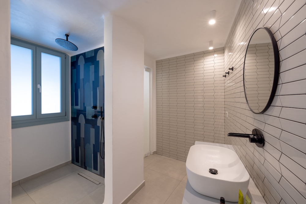 Infinity Blue Suites 49/50