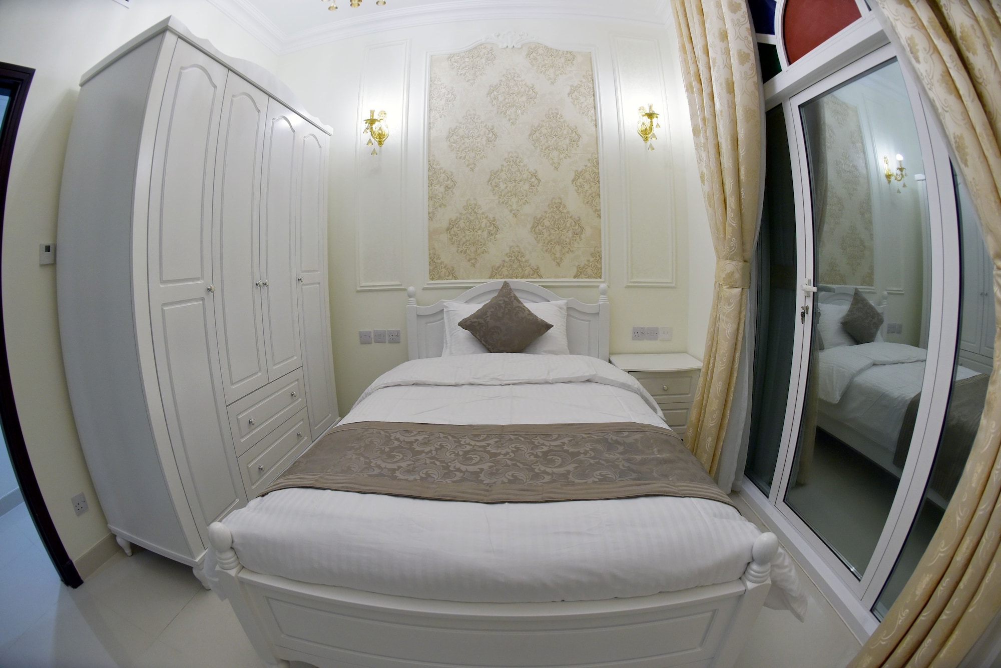 3 BEDROOMS, EXECUTIVE, SUITE