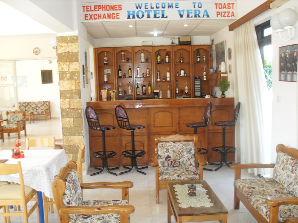 Vera Studios 27/50