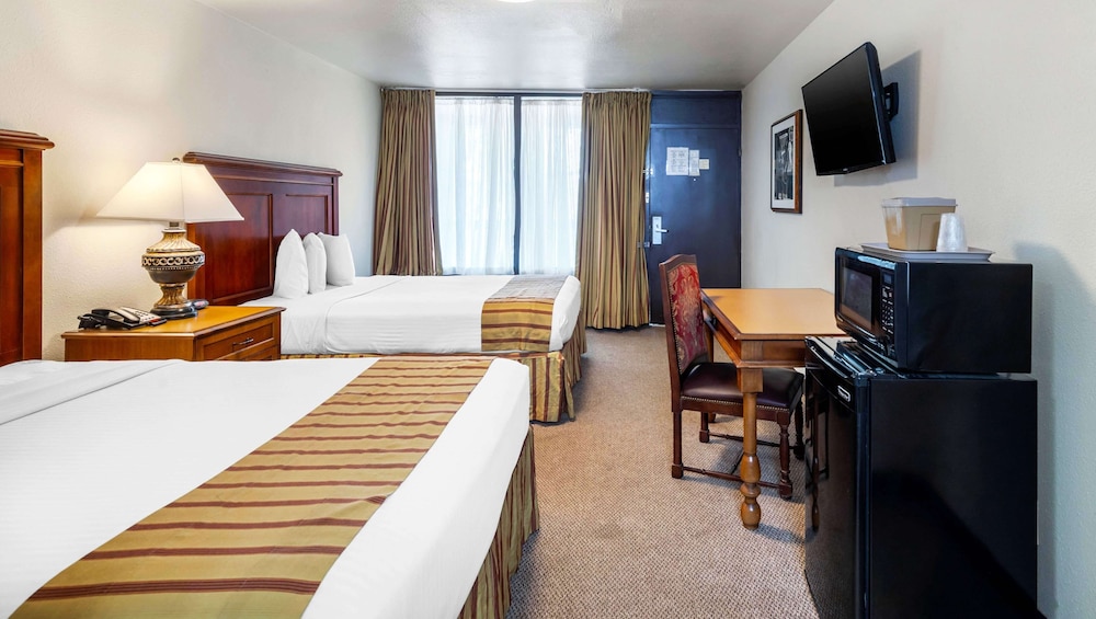Magnuson Grand Hotel and Conference Center Tyler 15/59