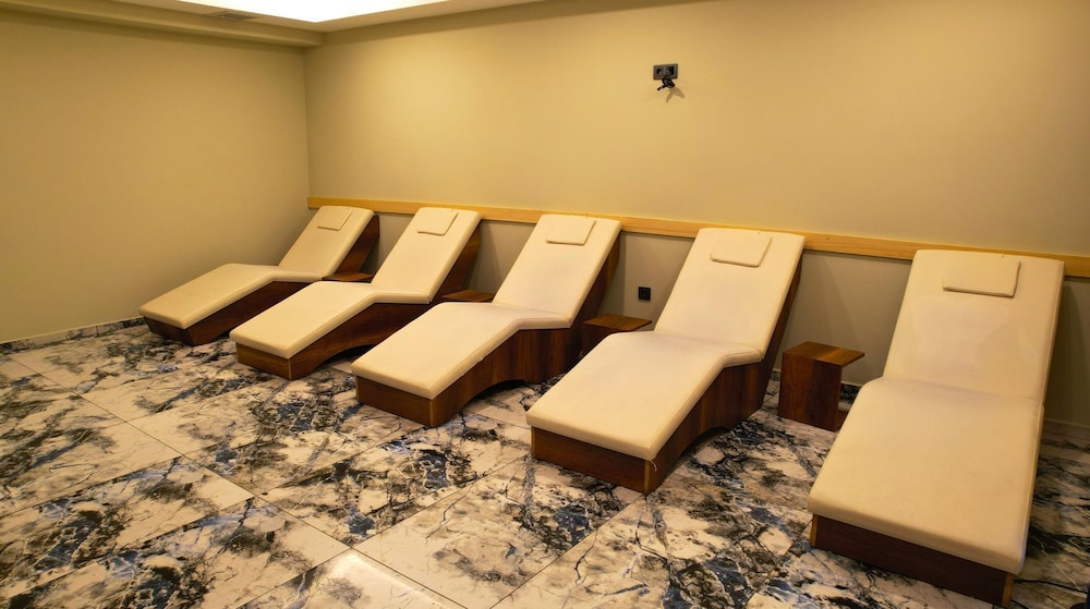 Atacity Hotel 35/39