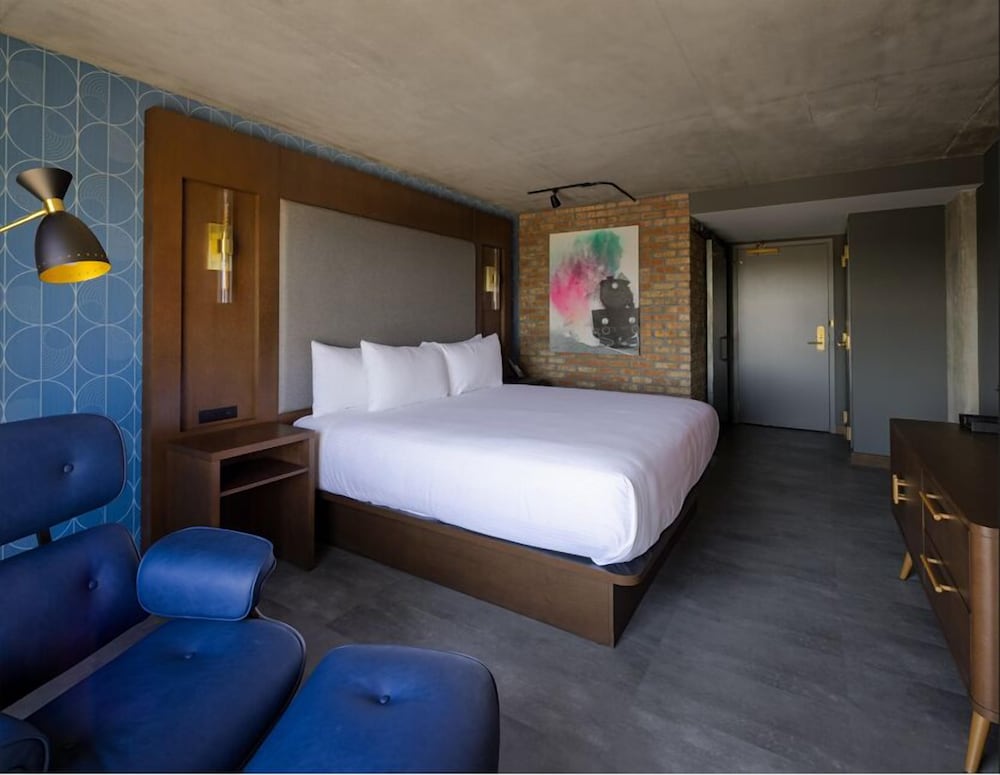 STANDARD, KING BED