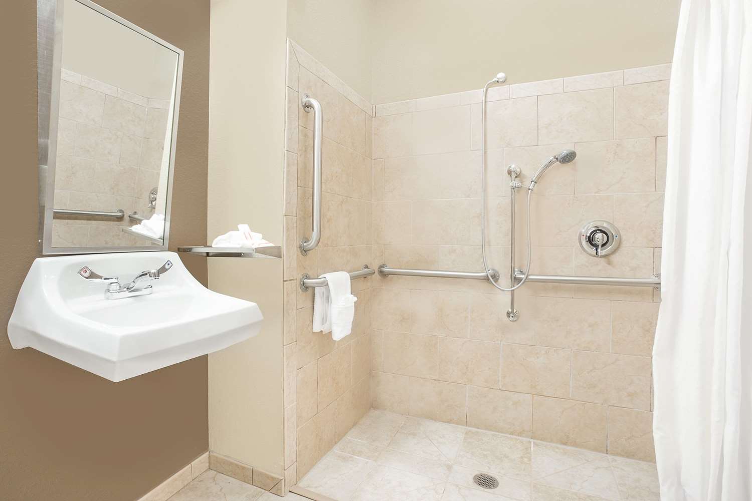 Microtel Inn & Suites By Wyndham Mansfield 11/12
