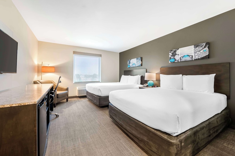 STANDARD, 2 QUEEN BEDS