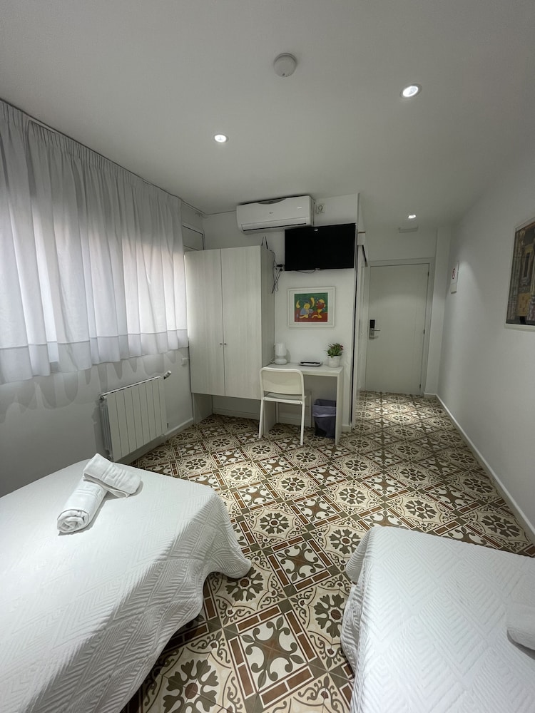 Hostal Nova 13/64