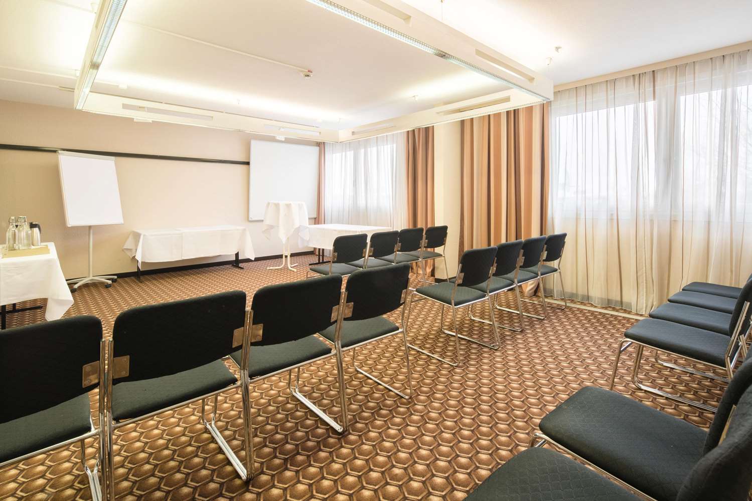Smart Hotel Voesendorf 63/66