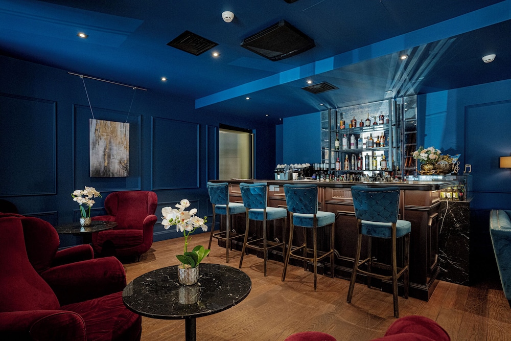Opera Hotel 40/50