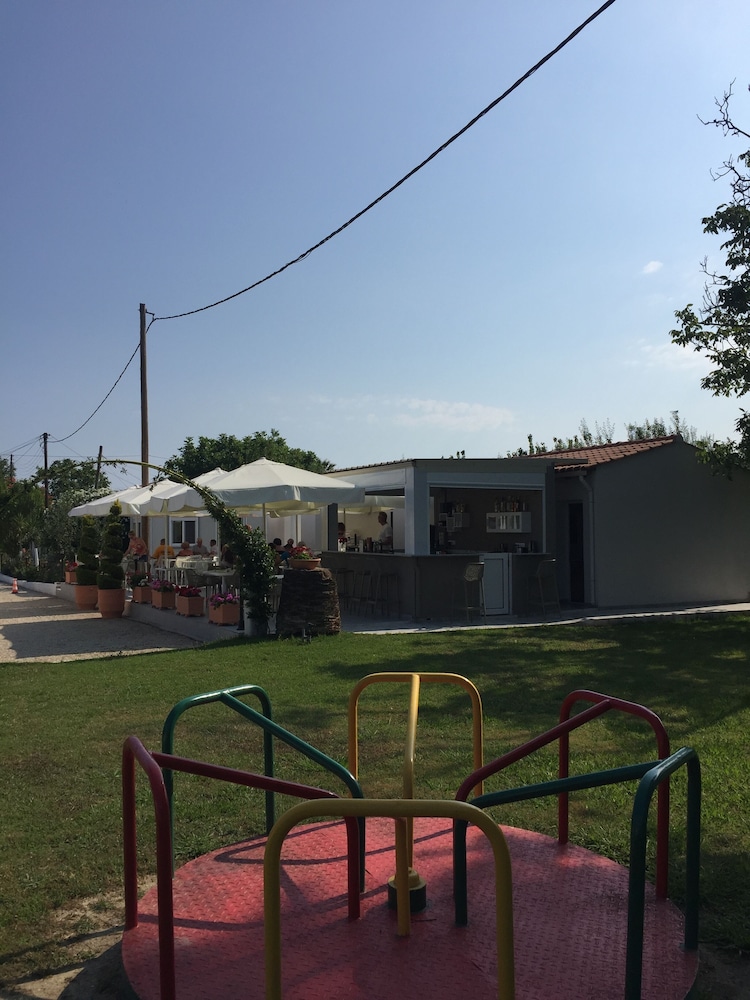 Paradise Village 30/40