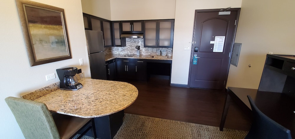 STAYBRIDGE SUITES EAU CLAIRE - ALTOONA 43/67