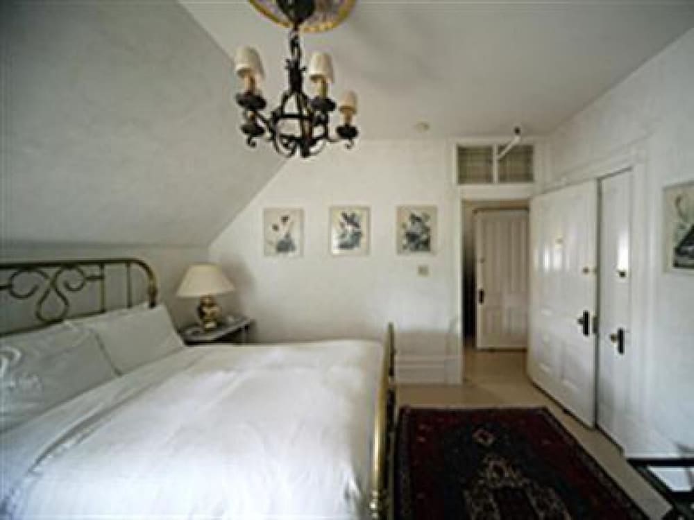 Chateau Tivoli Bed and Breakfast 23/50