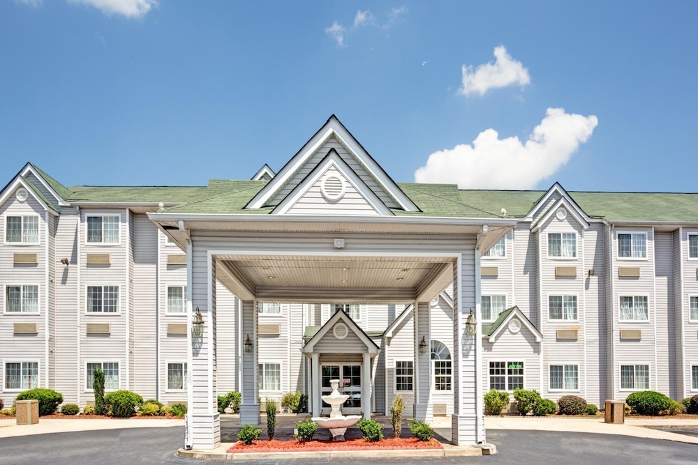 Microtel Inn &amp; Suites by Wyndham Union City/Atlanta Airport 2/37