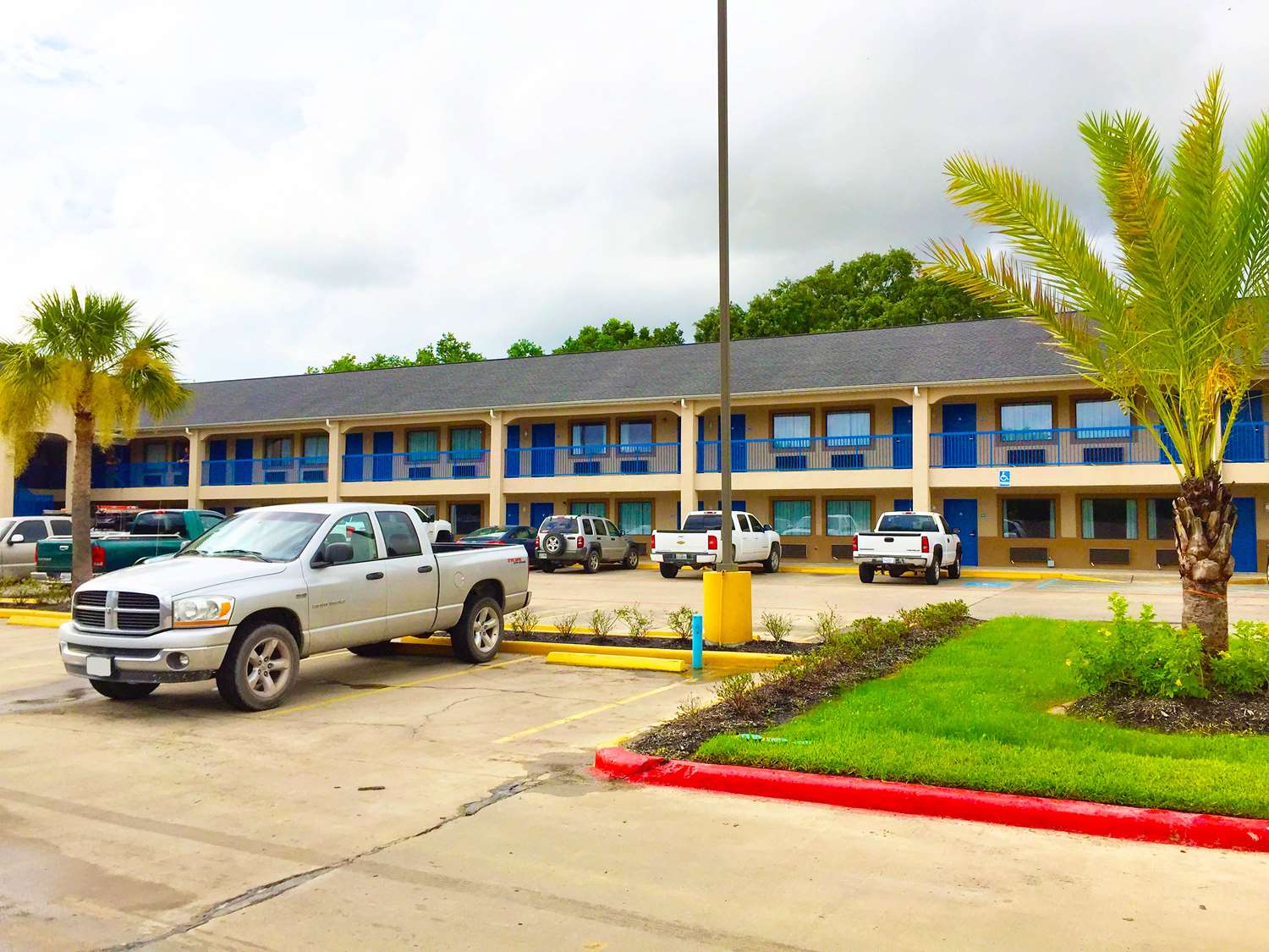 Americas Best Value Inn & Suites Mont Belvieu Houston 3/5