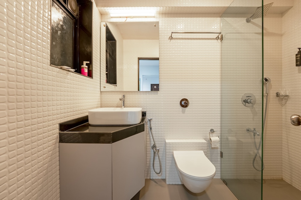 LANDMARK SUITES 45/47