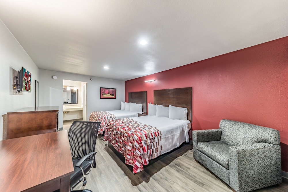 Red Roof Inn Dallas - Mesquite/ Fair Park NE 17/36