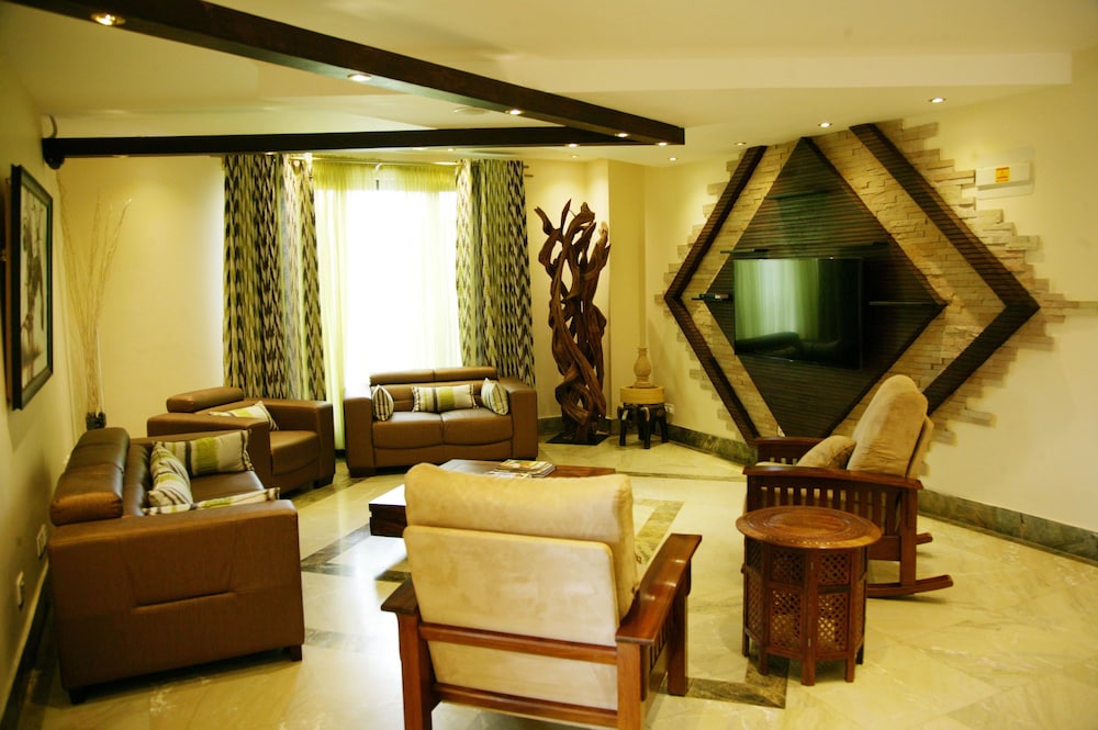 The Monarch Hotel 34/47