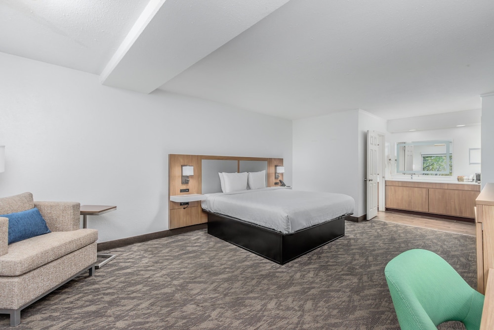 Crossroads Inn & Suites 21/68