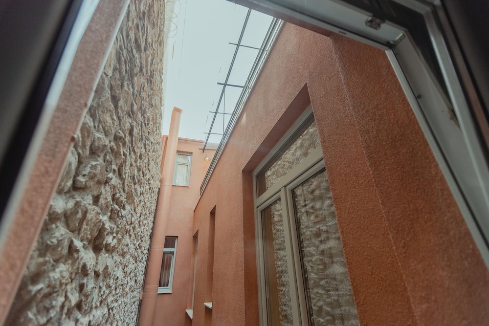 Metis Urbane Living Spaces 5/50