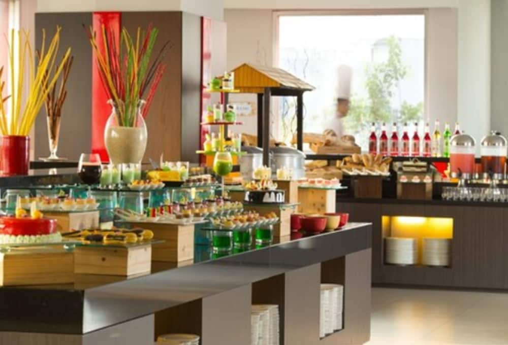 Hotel Santika Premiere Dyandra Medan 24/31