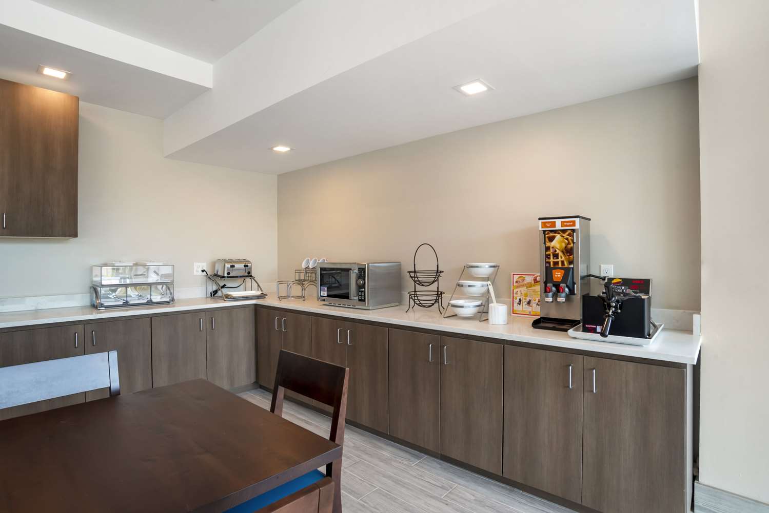 Comfort Inn and Suites Destin Near Henderson Beach 26/28